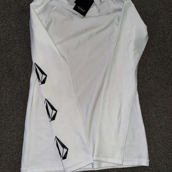 Volcom Beach Shirt - Picture 1 of 7